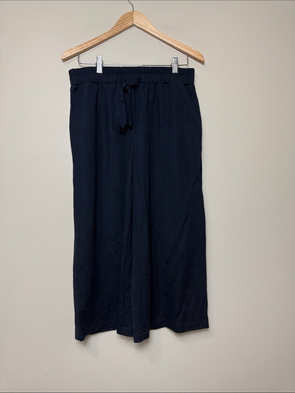 Reitmans Black Drawstring cropped wide leg 10